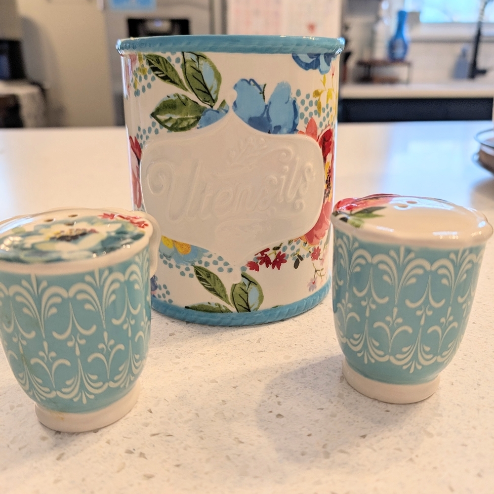 The Pioneer Woman Floral Utensil Holder and Blue Salt & Pepper Shakers